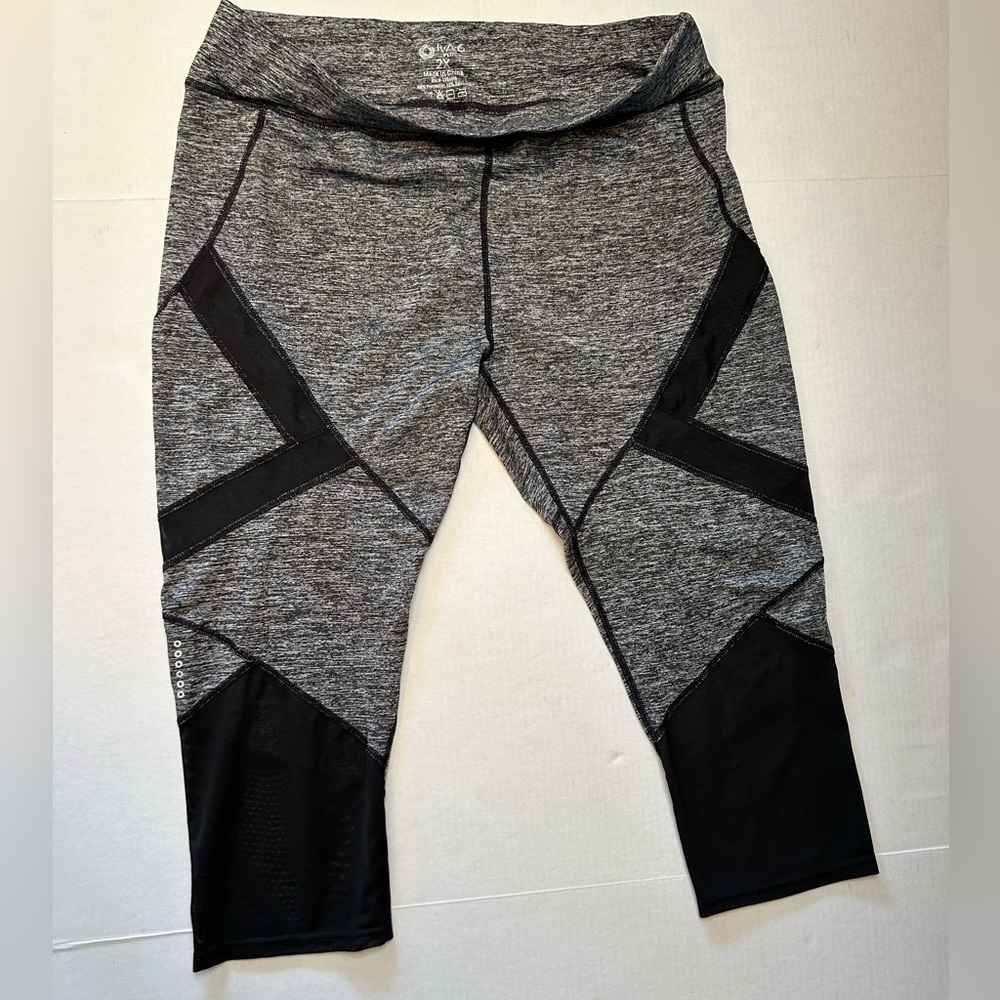RAG athletic Plus Size black & grey capri leggings with mesh panels Sz-2X D7